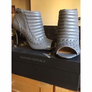 New Banana Republic 'Janice' Grey Leather Booties