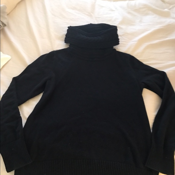 Turtle scoop neck sweater - Picture 2 of 2