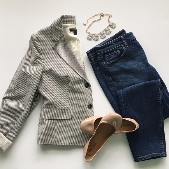 🎉🎉HOST PICK🎉🎉Ann Taylor Striped Blazer