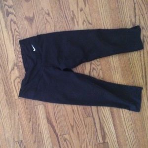 NIKE Dri-Fit Cropped Legging