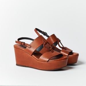Alberto Fermani, Leather Platform
