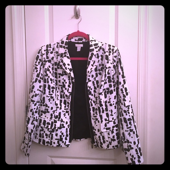 Unique b&w patterned zip blazer!