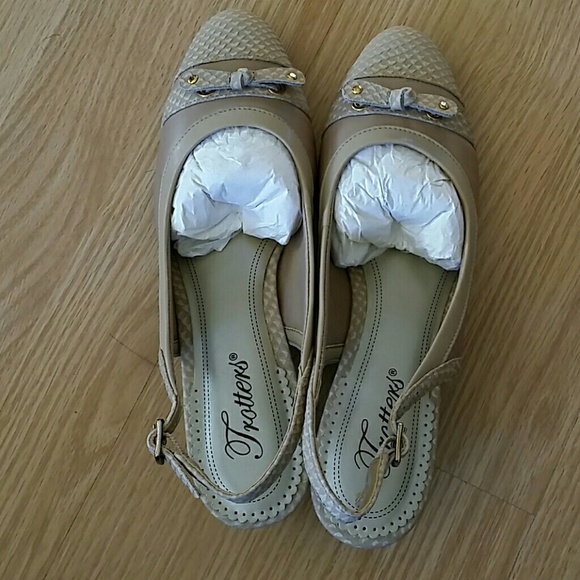 Trotters Jaden Natural Size 8 1/2N Heels 2"