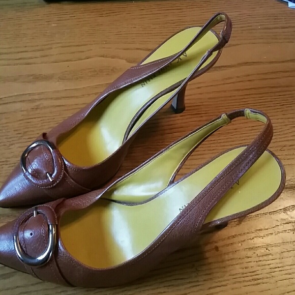 Ladies Anne Klein brown leather sling back heels