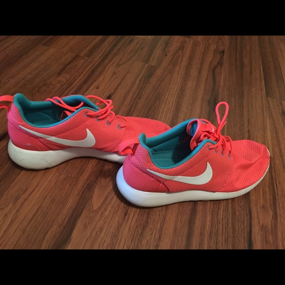 Hot Pink Roshe