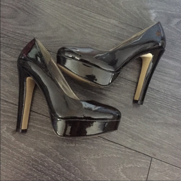 Guess Black pump