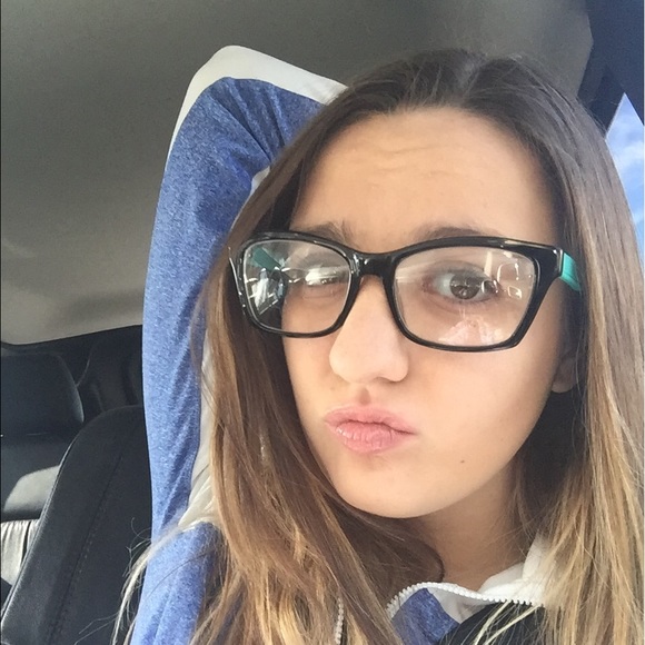 Meet your Posher, Julia - Picture 1 of 1