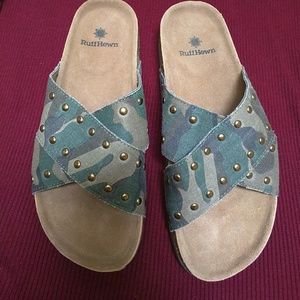 NIB Ruff Hewn sandals