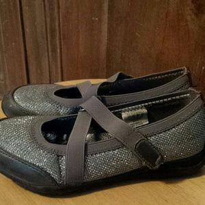Silver mary Jane sneaker shoe. Girls sz 1