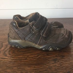 Stride Rite 8.5 XW boys shoes