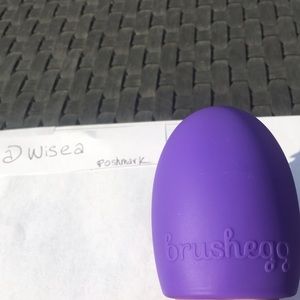 Brushegg makeup brush cleaner light purple