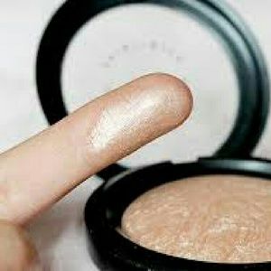 AUTHENTIC Soft & Gentle Mineralize Highlight