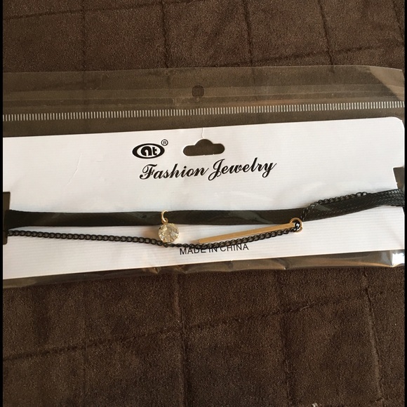 Gold and black stone and pendant choker necklace - Picture 2 of 3