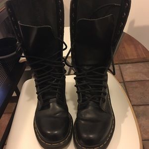 Dr. martens 14 eye boots