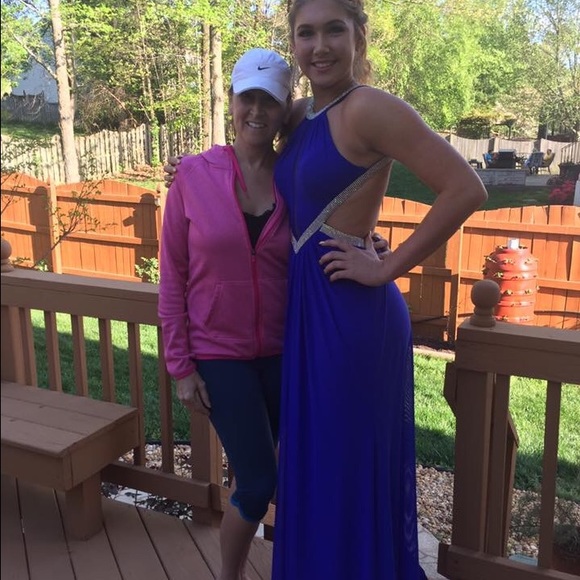 PROM DRESS - Picture 2 of 3