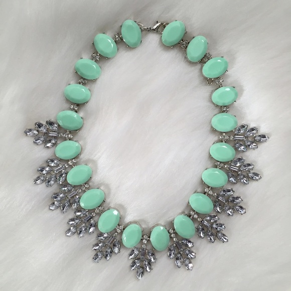 🆑 "Amelia" Necklace || Mint Green Crystal Leaves - Picture 2 of 9