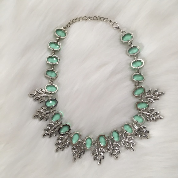 🆑 "Amelia" Necklace || Mint Green Crystal Leaves - Picture 3 of 9