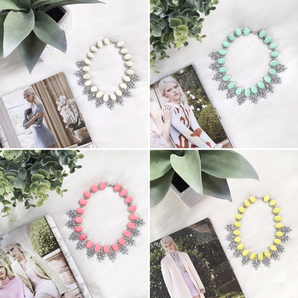 🆑 "Amelia" Necklace || Mint Green Crystal Leaves - Picture 7 of 9