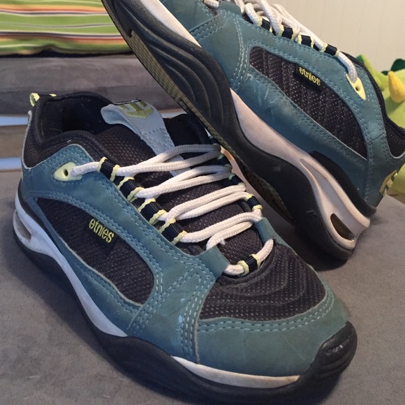 Etnies Sneakers.