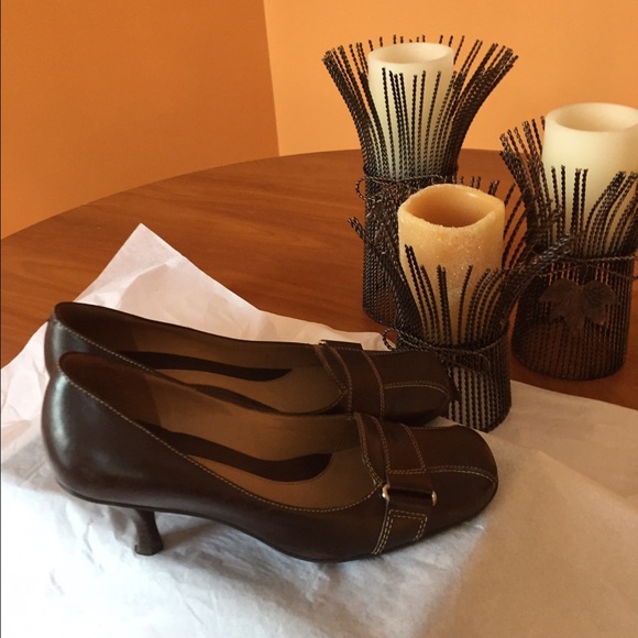 Shoes - Picture 2 of 4