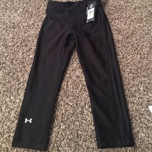 Black under armour cropped pants. Size small