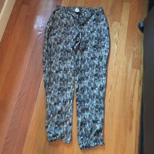 Patterned pants
