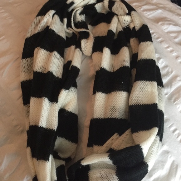 EUC Classic Black and White Scarf
