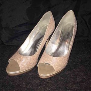 ✨ Gold Sparkly Shoes✨