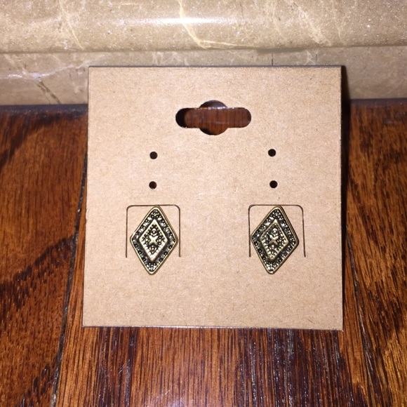 Brand New - Beautiful Earrings