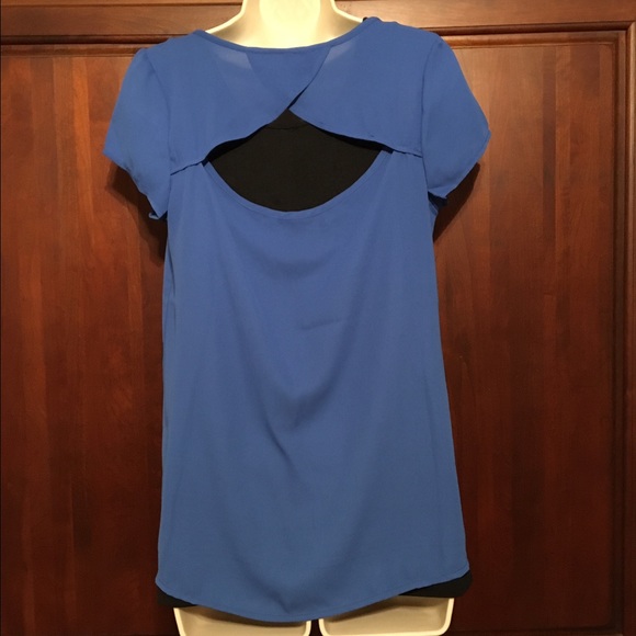 💙SOFT Med TOP💙 - Picture 2 of 4