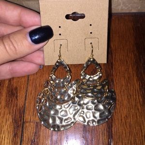 Brand New - Beautiful Earrings - gold
