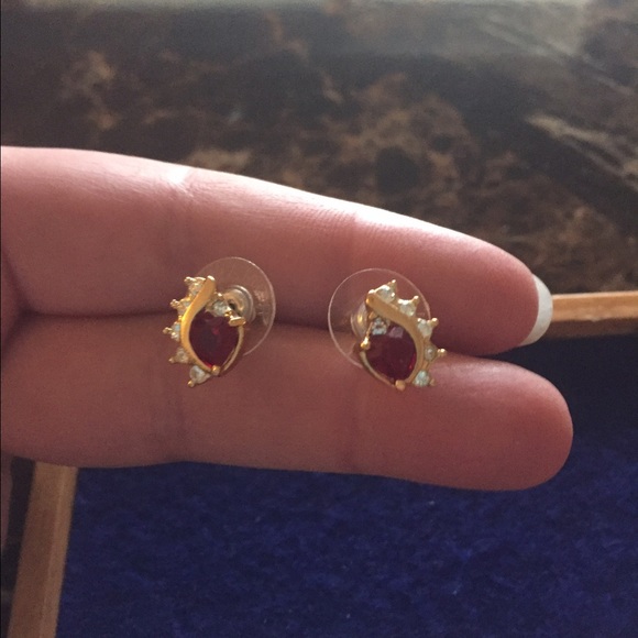 Earrings. - Picture 2 of 3