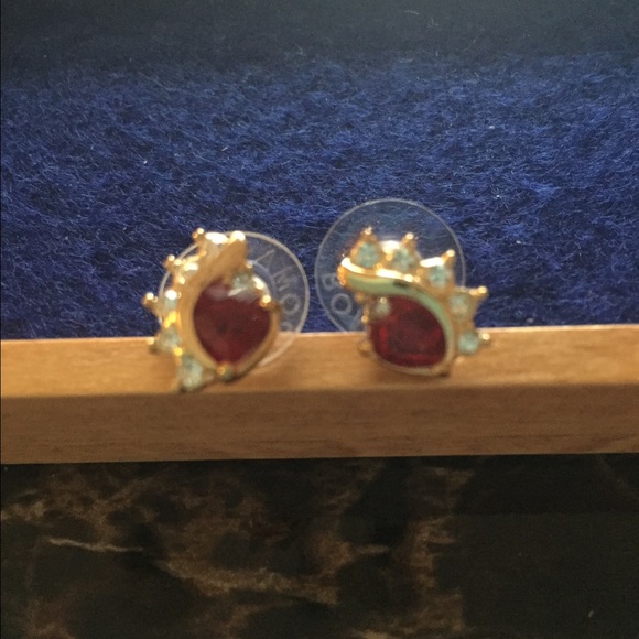 Earrings. - Picture 3 of 3