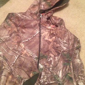 Under armour camo sweatshirt