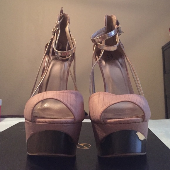 High heels - Picture 2 of 3