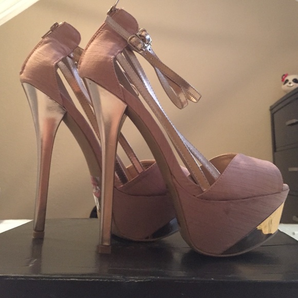High heels - Picture 3 of 3