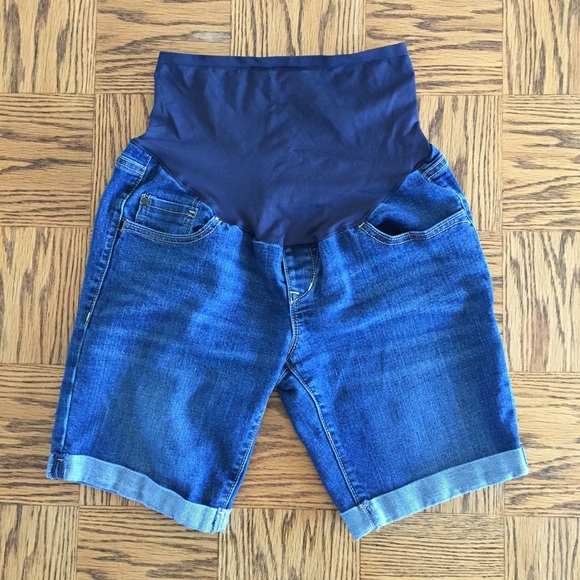 Old Navy maternity Bermuda shorts