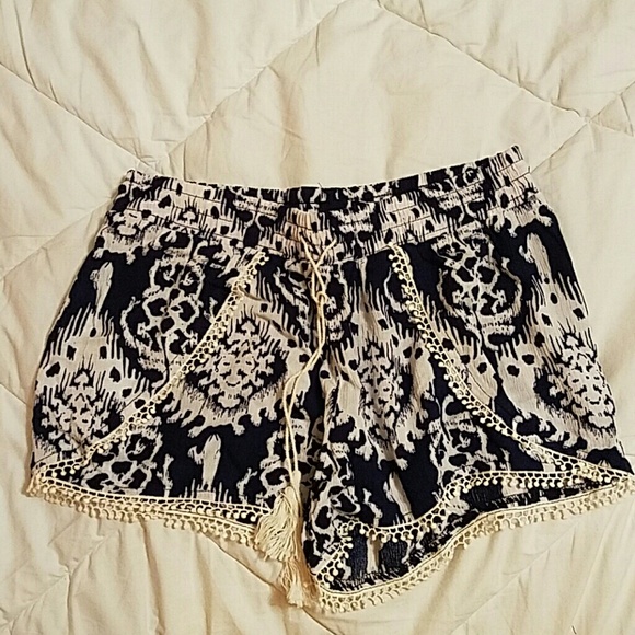 Pom pom shorts size small 3/5