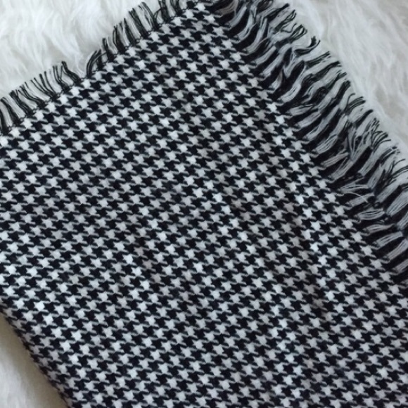 NWT Houndstooth Luxury Blanket Scarf - Picture 4 of 4