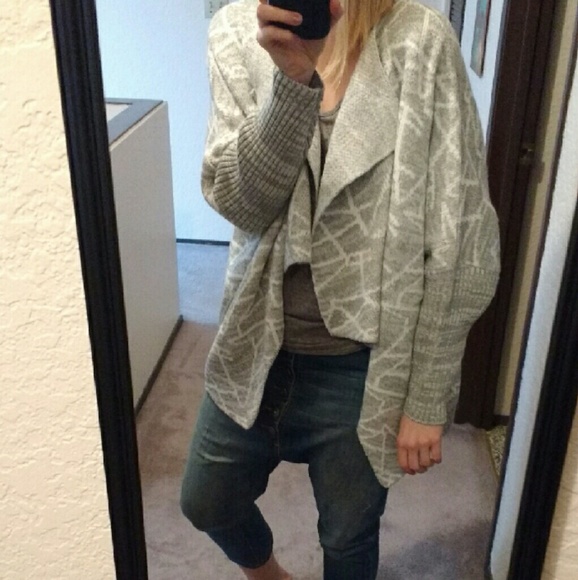 **SOLD 💞HP💞 Assymetrical cardigan! - Picture 3 of 3