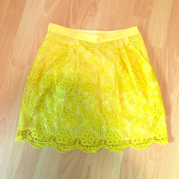 Beautiful yellow lace skirt from club monaco