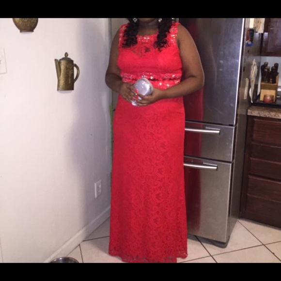 Prom dress worn only one time size XxL - Picture 2 of 2