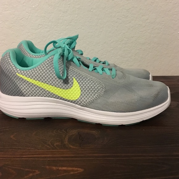 Nike Revolution 3 shoes!