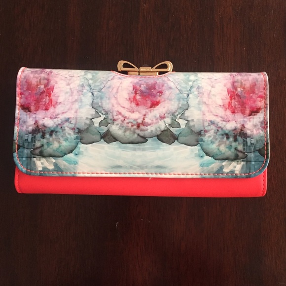 ✨Ted Baker Matinee Wallet ✨