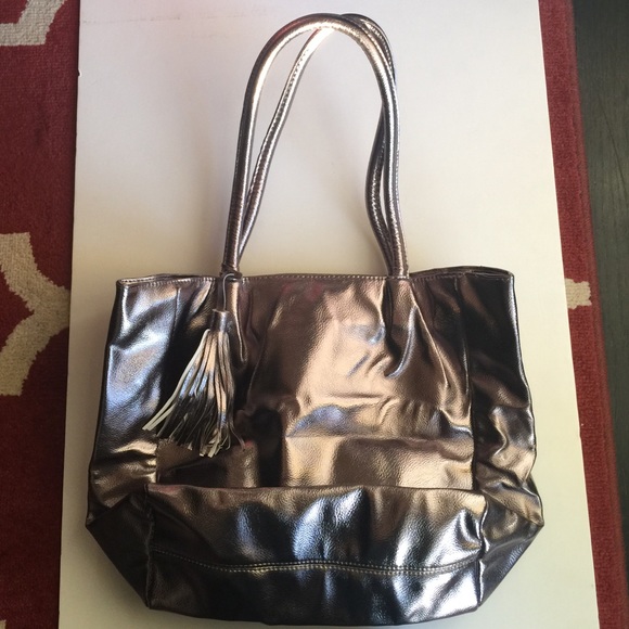 Handbags - Silver Metallic Chi Fringe Large Tote Bag Purse