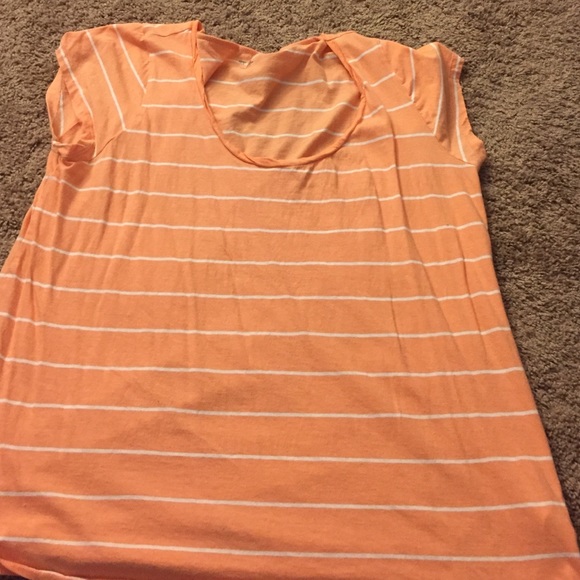 💕Short sleeve orange and white shirt 💕