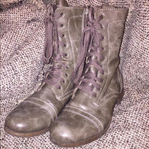 Candie's Distressed Boots sz 9
