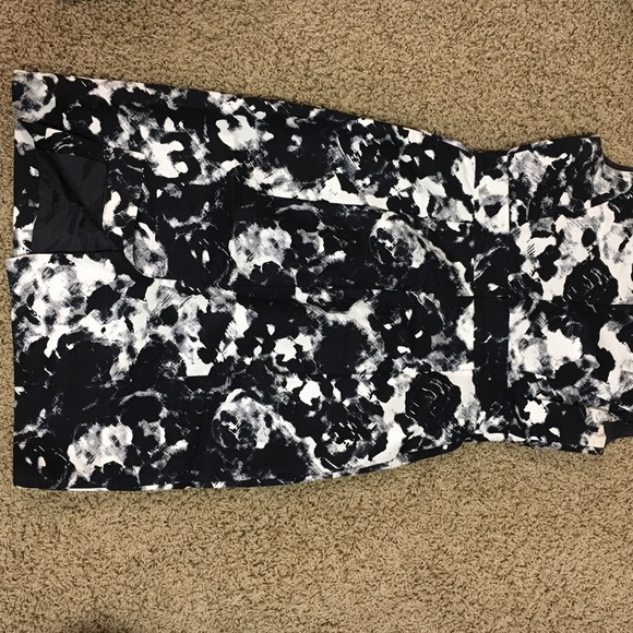 Halogen Black and White Printed Sheath Dress - Picture 4 of 6