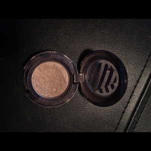 Eye shadow