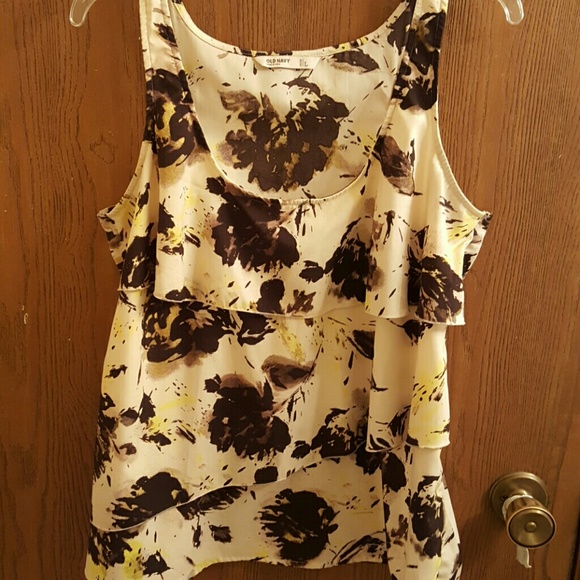 Floral Ruffled Tank - Picture 2 of 4
